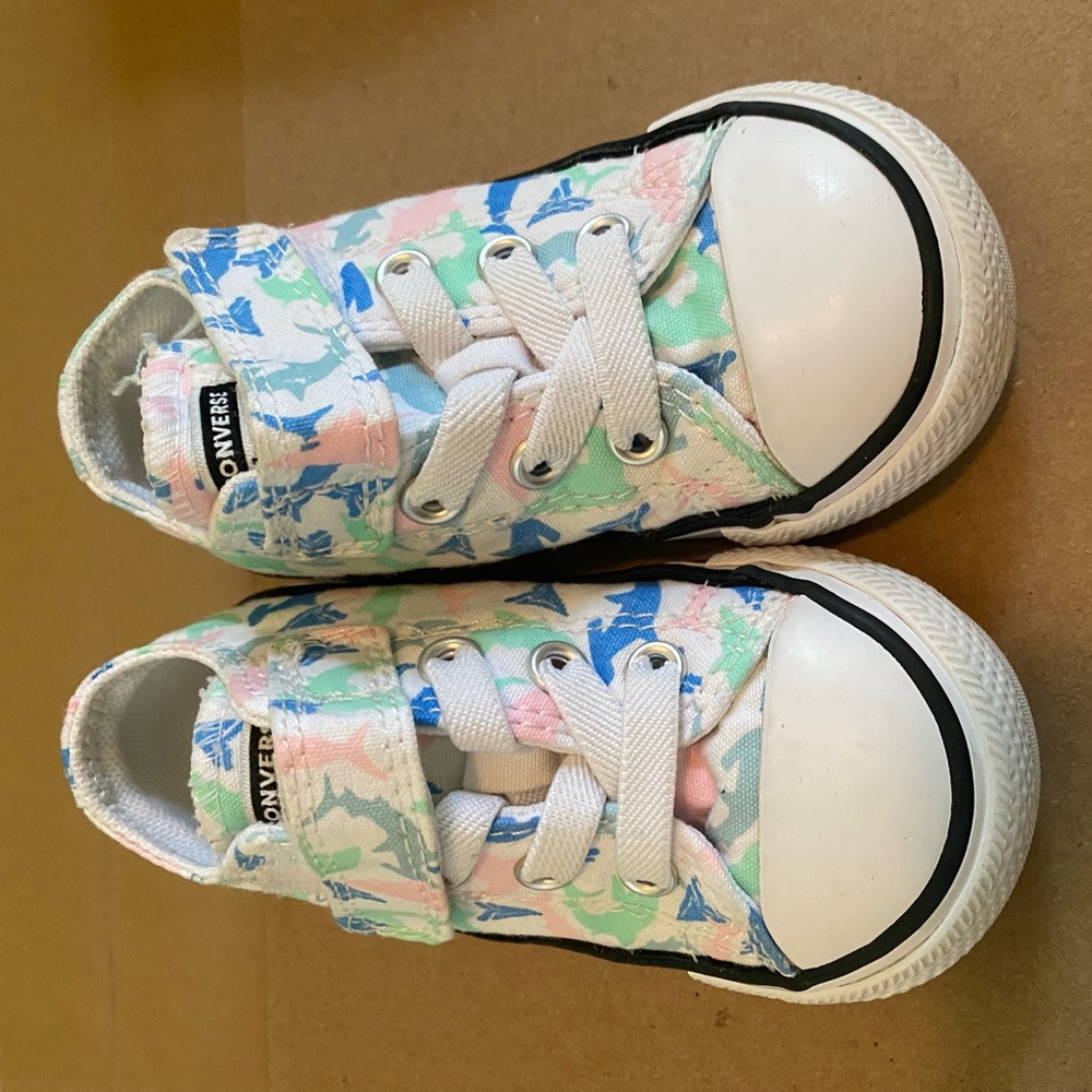 Gender neutral converse, toddler size 5